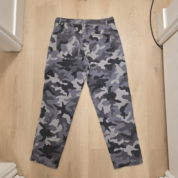 Sundance Gray Camo Grunge Casual Outdoor Reed Straight Leg Ankle Pants Size 8 - Picture 3 of 8